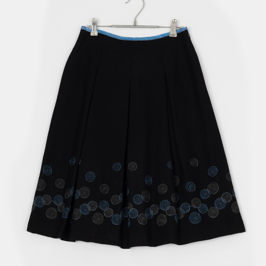 youngouny ( 권장 M , made in japan ) wool skirt