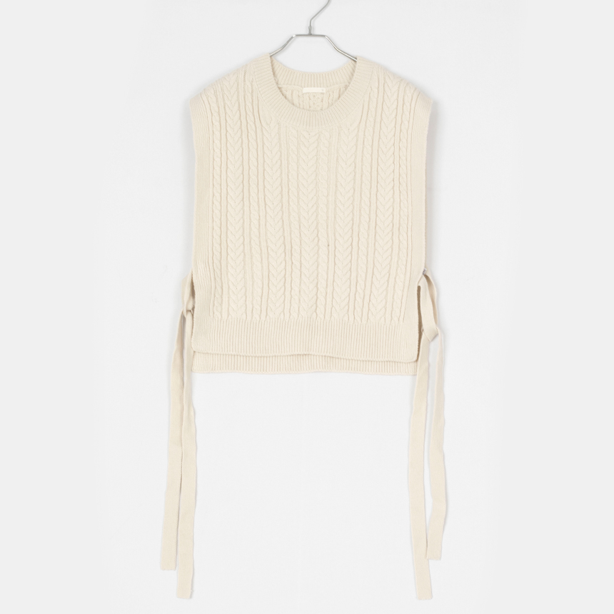 gu ( size : M ) knit vest
